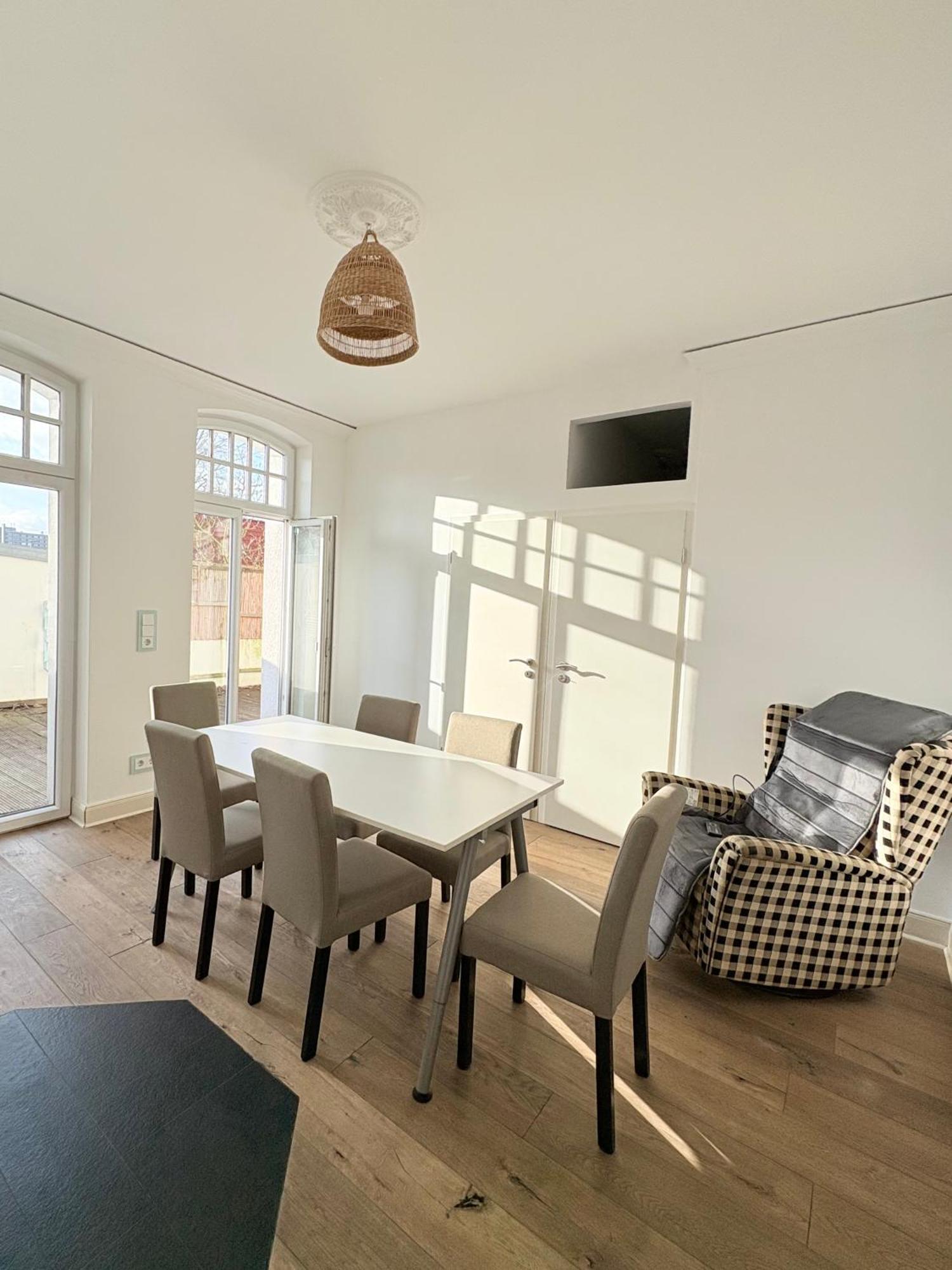 Stylische Messewohnung Mit Garten & Parkplatz * Hannover